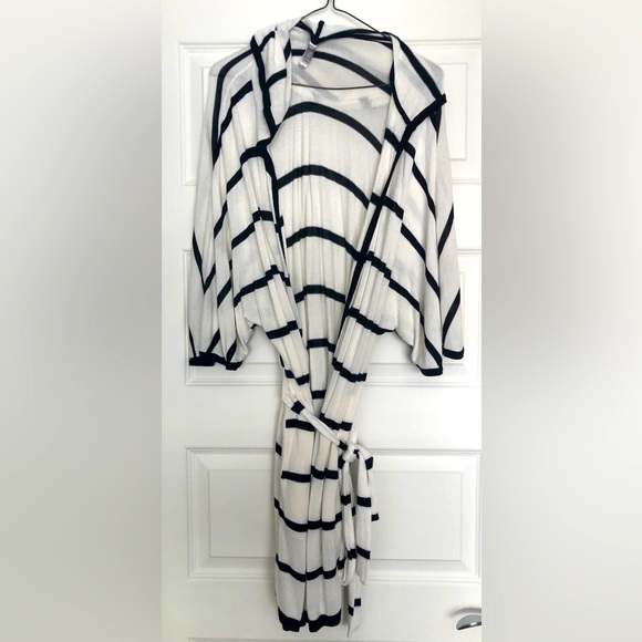 Black and white striped robe with belt, size M/G - Picture 3 of 6